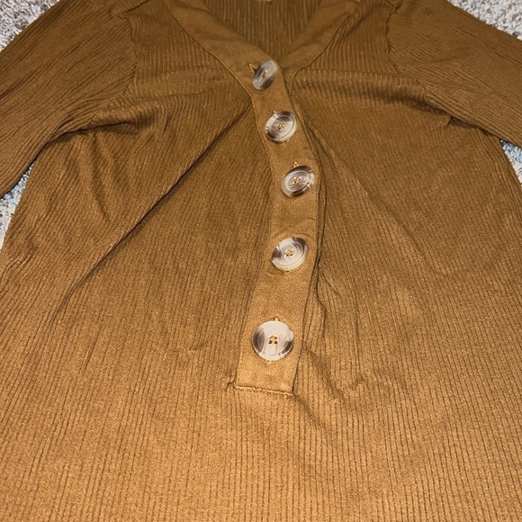 NWOT O'Neill Riell Ribbed Long Sleeve Knit Top Gold Coast Size Medium - Picture 3 of 6